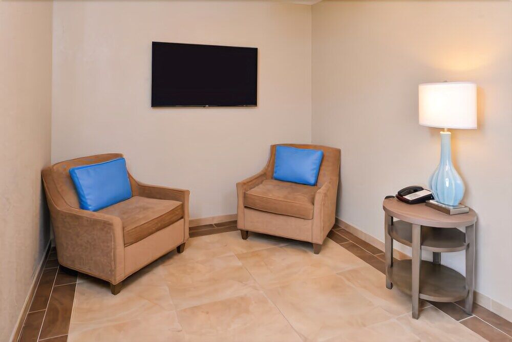 Candlewood By Ihg Hotel Beaumont